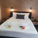 Kamelia Guest Hotell
