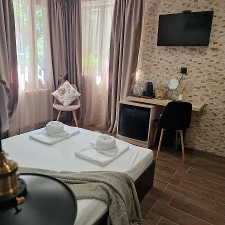 Kamelia Guest Хотел Казанлък