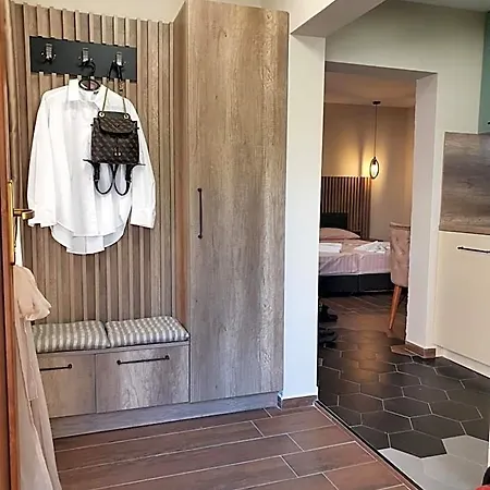 Kamelia Guest Hotel *