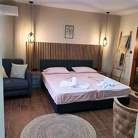Kamelia Guest Hotel *