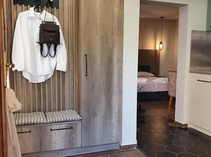 Kamelia Guest カザンラク