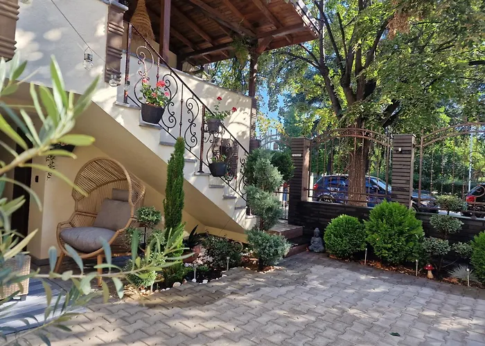 Kamelia Guest カザンラク